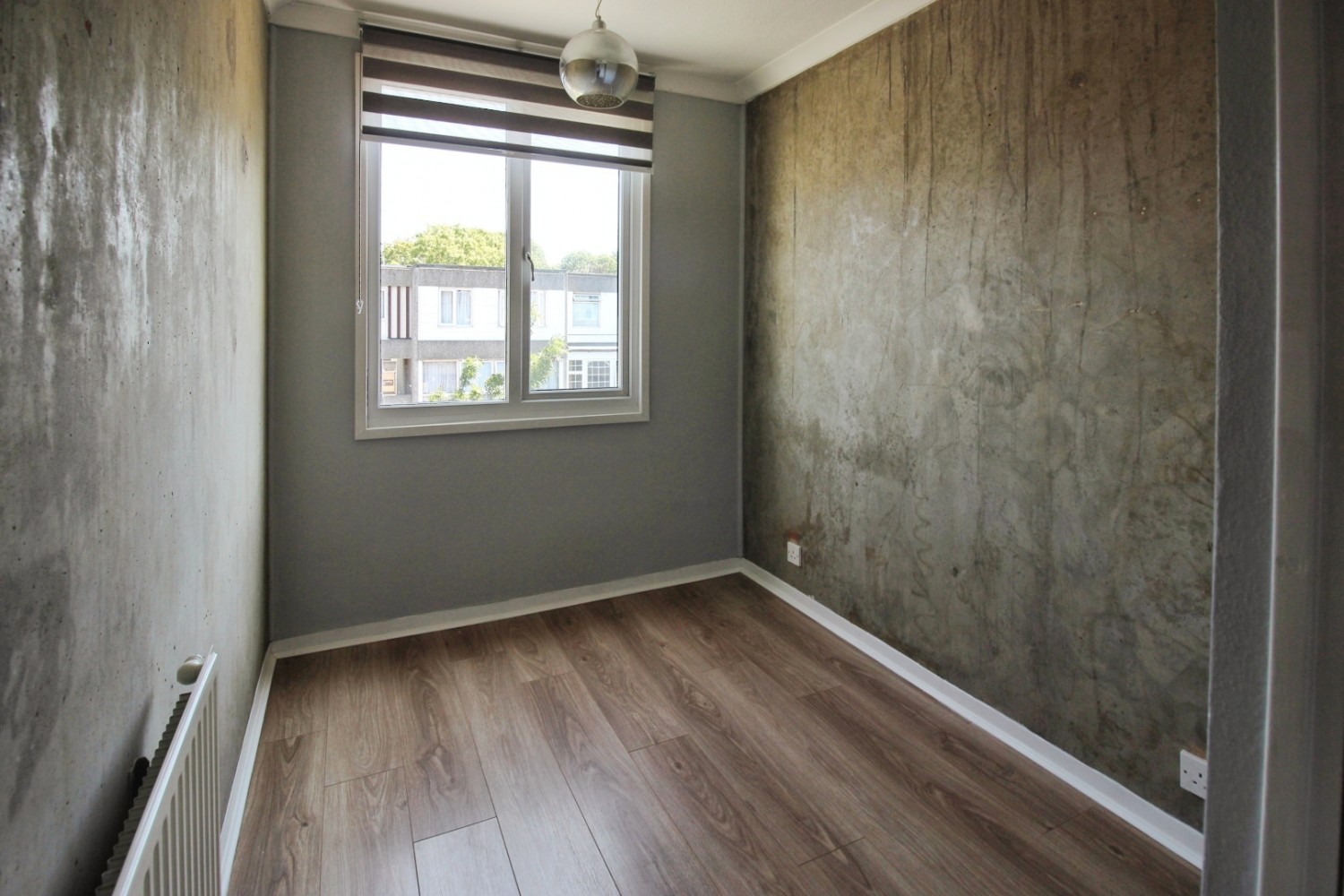 4 bedroom House for sale in Seacourt Road, London