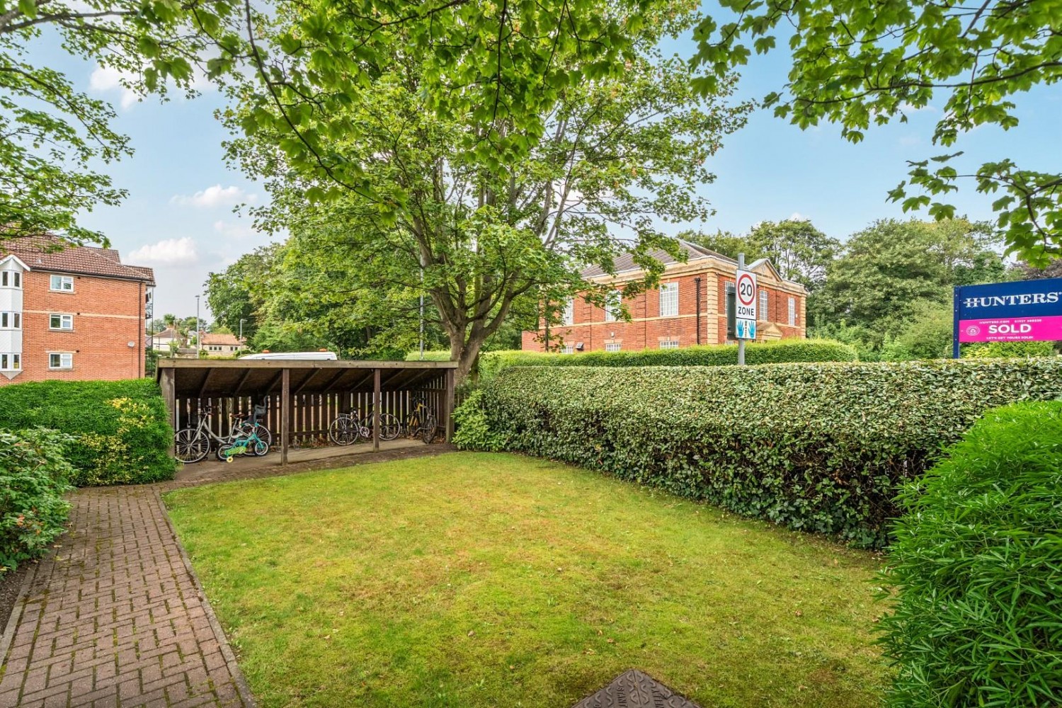 2 bedroom Flat to let in Deighton Road, Wetherby