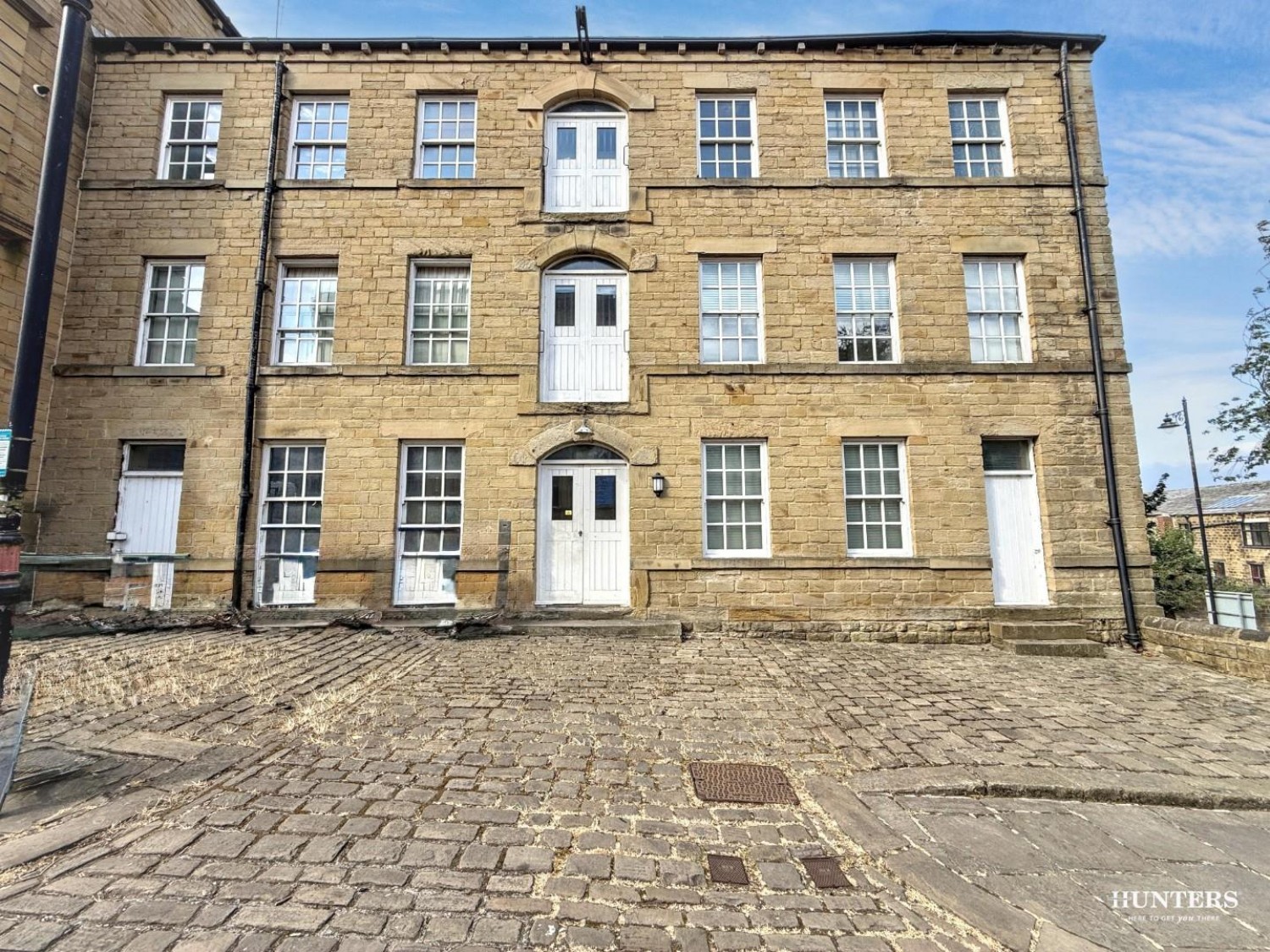 2 bedroom Flat for sale in Station Road, Batley