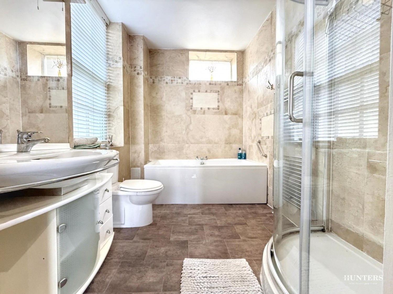 2 bedroom Flat for sale in Station Road, Batley