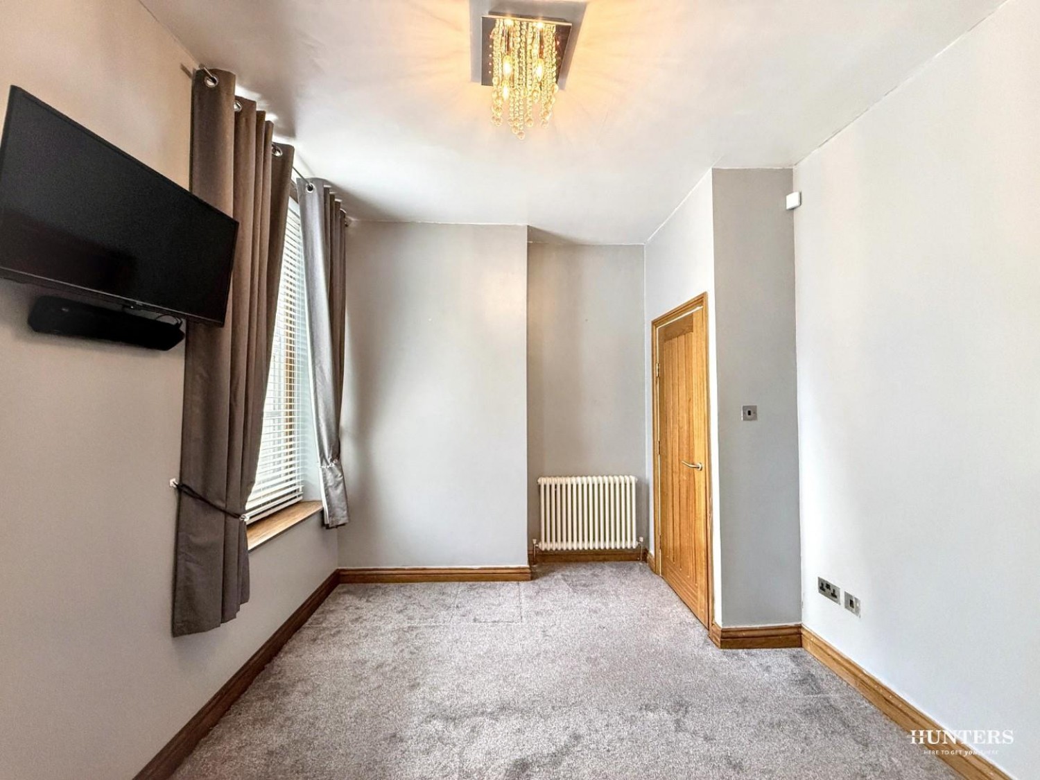 2 bedroom Flat for sale in Station Road, Batley