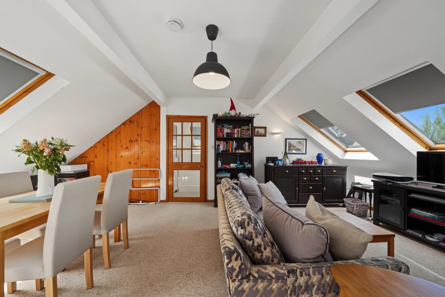 2 bedroom Flat for sale in Heathfield Park, Willesden Green, NW2