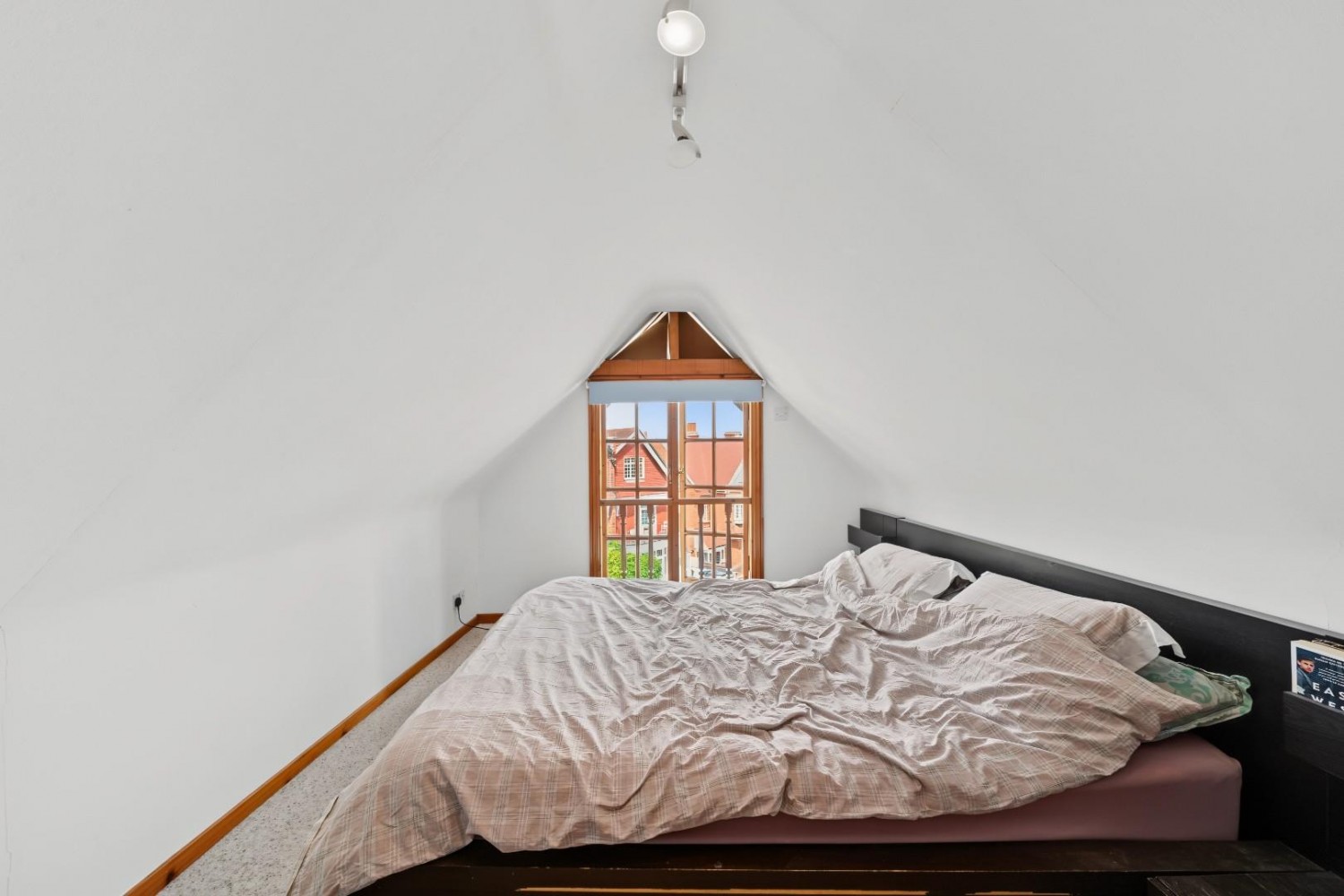 2 bedroom Flat for sale in Heathfield Park, Willesden Green, NW2