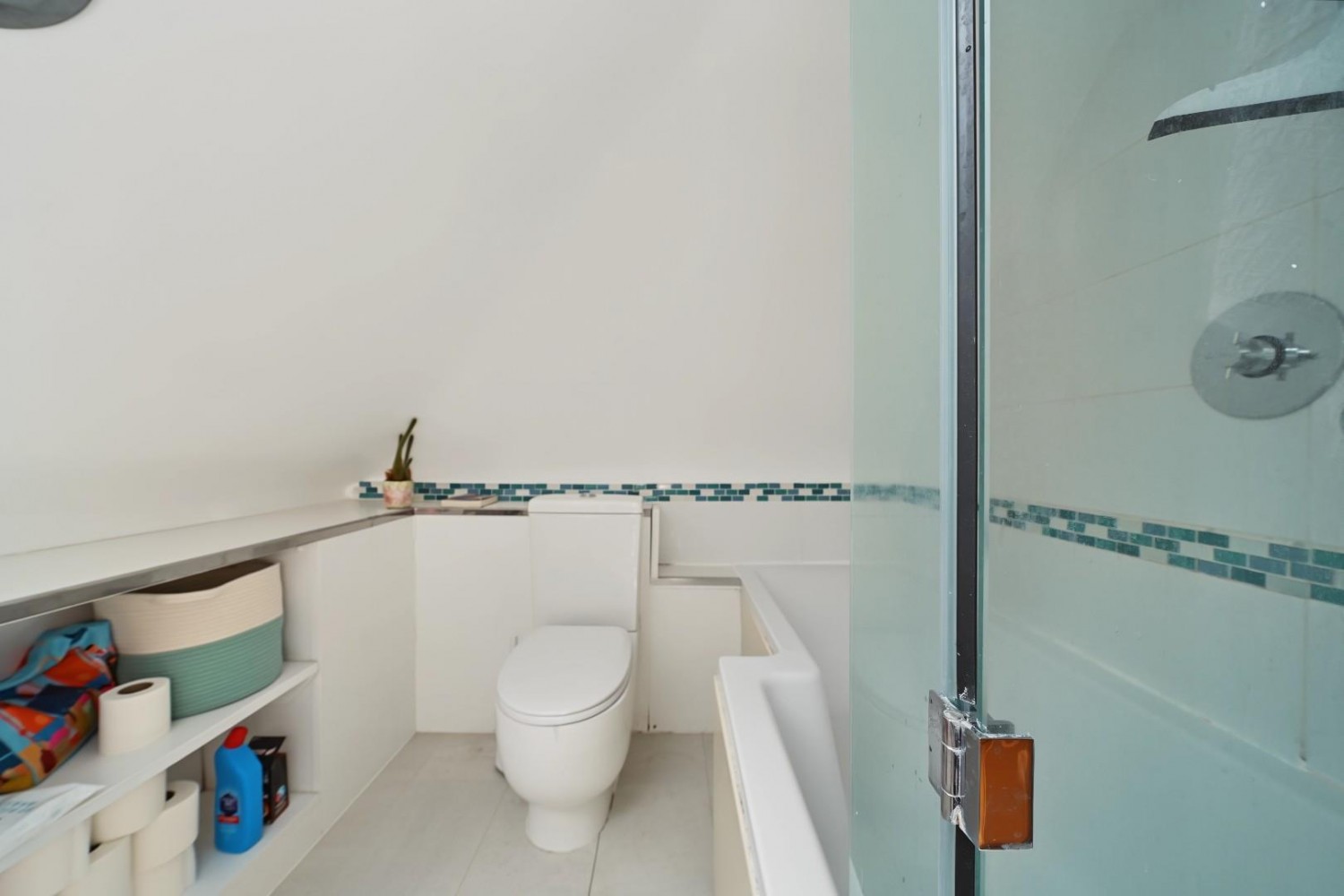2 bedroom Flat for sale in Heathfield Park, Willesden Green, NW2