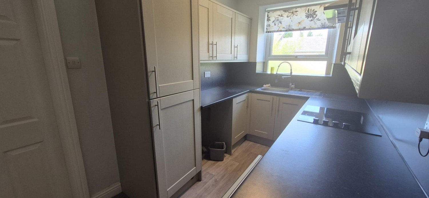 2 bedroom Flat to let in Church Street, Littleborough