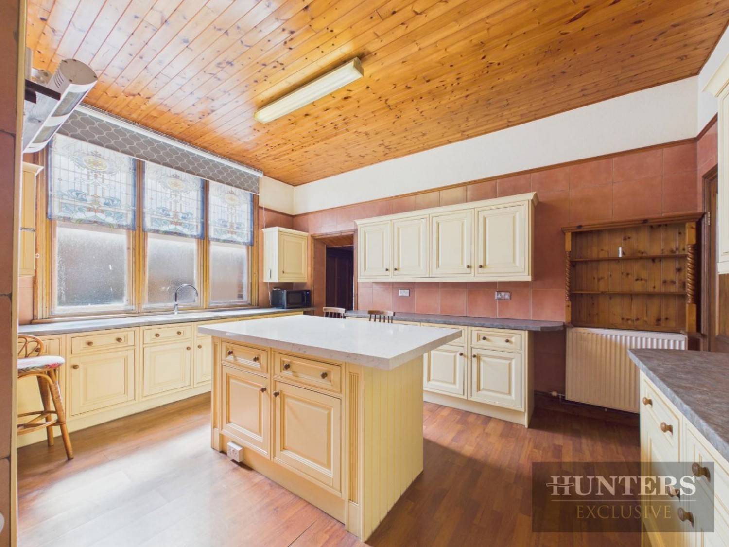 8 bedroom House for sale in Valley Road, Scarborough