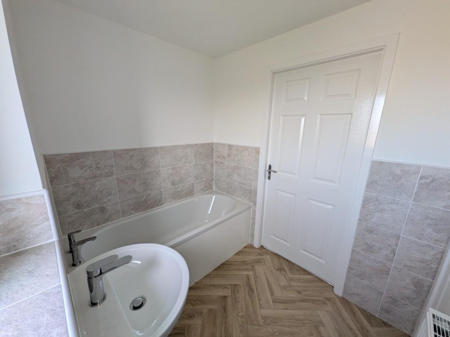 4 bedroom House to let in 11 Rhodes Avenue, Workington