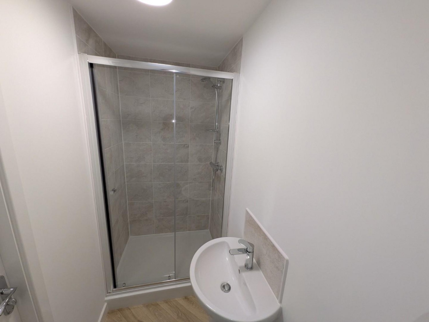 4 bedroom House to let in 11 Rhodes Avenue, Workington