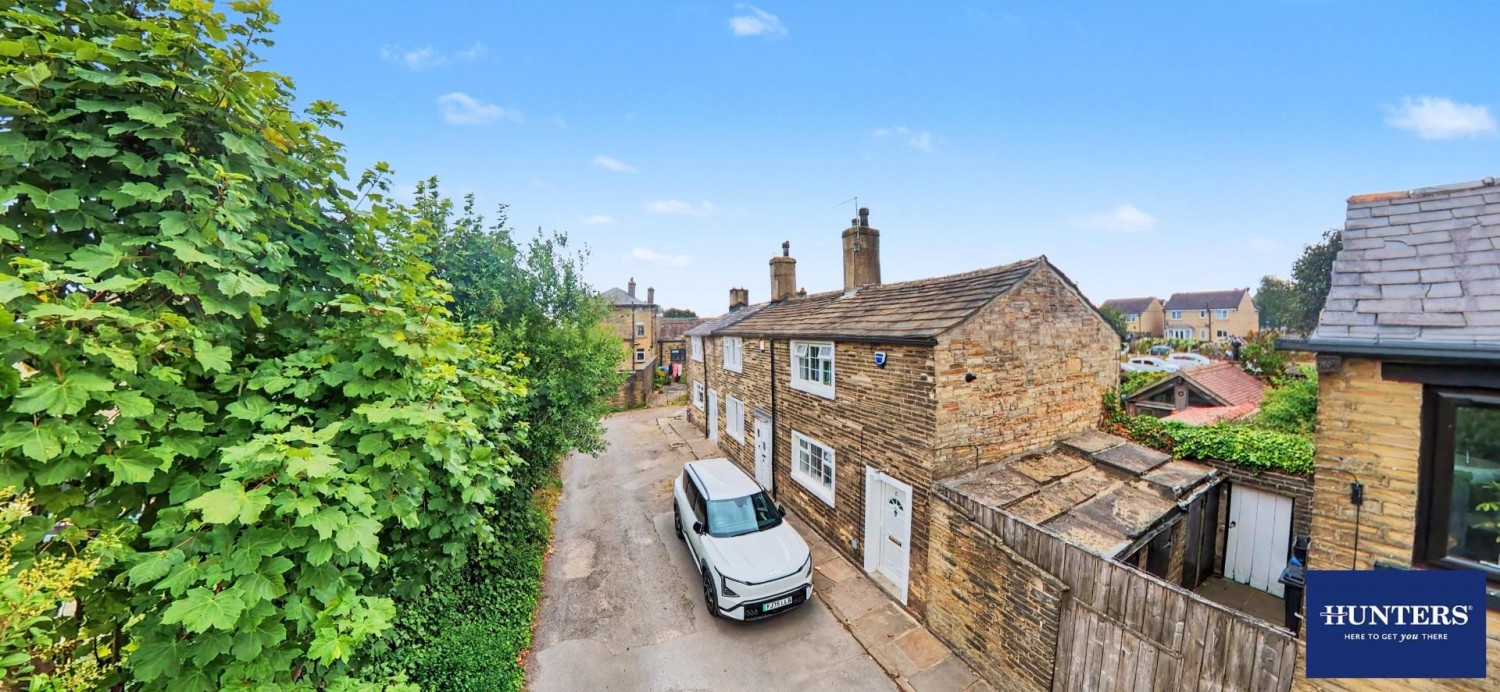 2 bedroom House for sale in East View, Clayton Heights Queensbury, Bradford, BD13 2RP