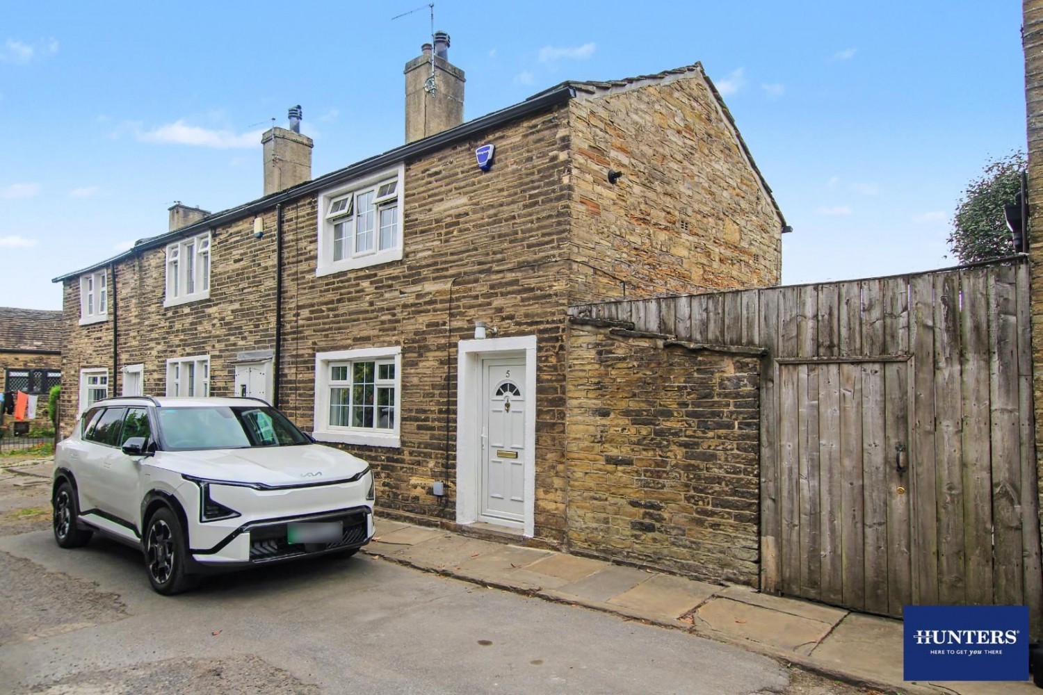 2 bedroom House for sale in East View, Clayton Heights Queensbury, Bradford, BD13 2RP