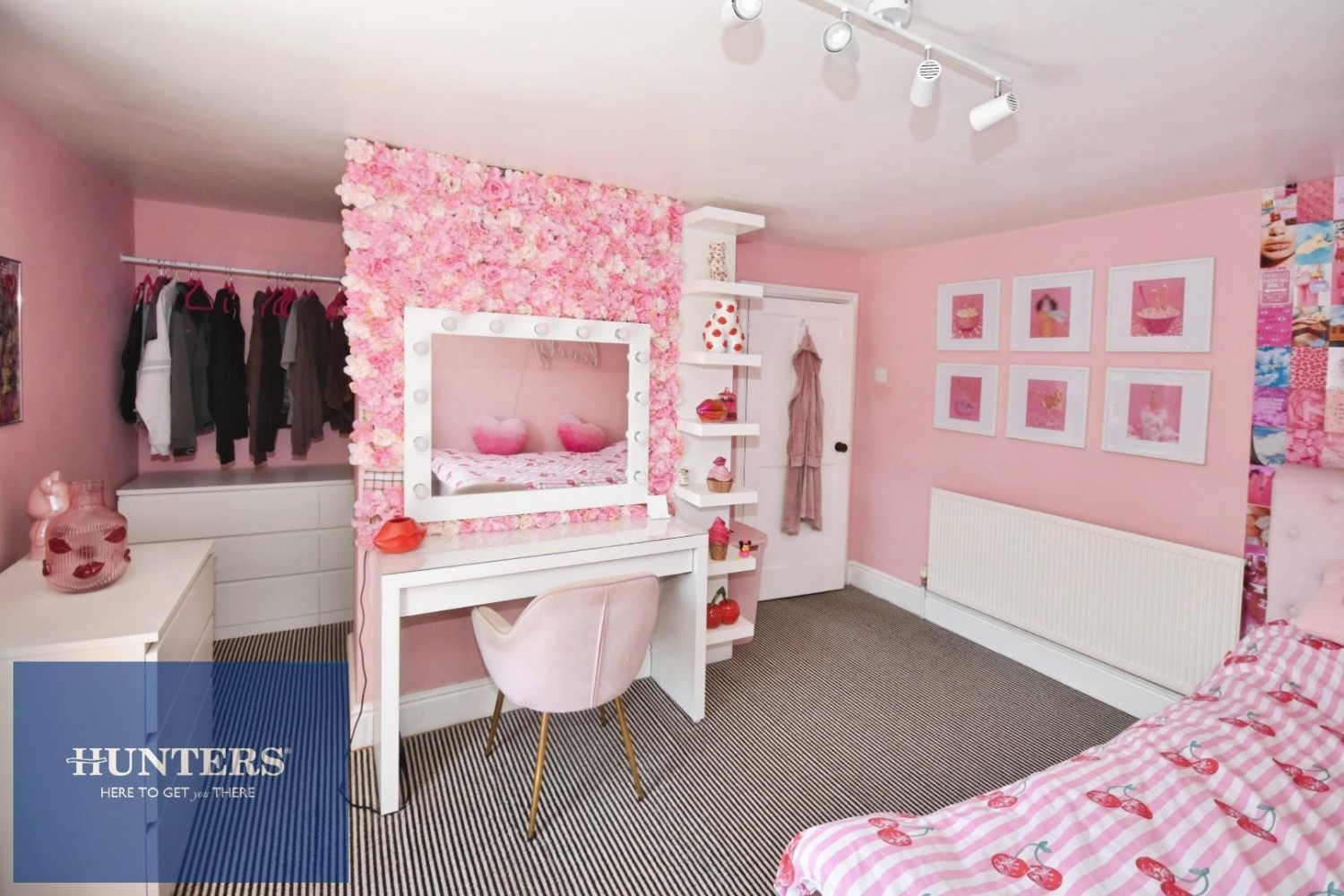 4 bedroom House for sale in DOVER HOUSE - Old Road, Brampton, Chesterfield, S40 2QU