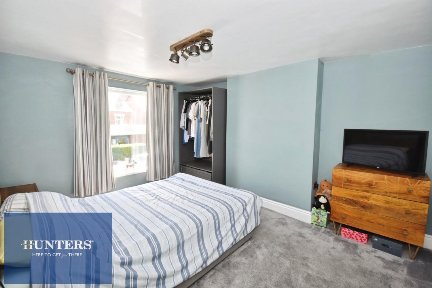 4 bedroom House for sale in DOVER HOUSE - Old Road, Brampton, Chesterfield, S40 2QU
