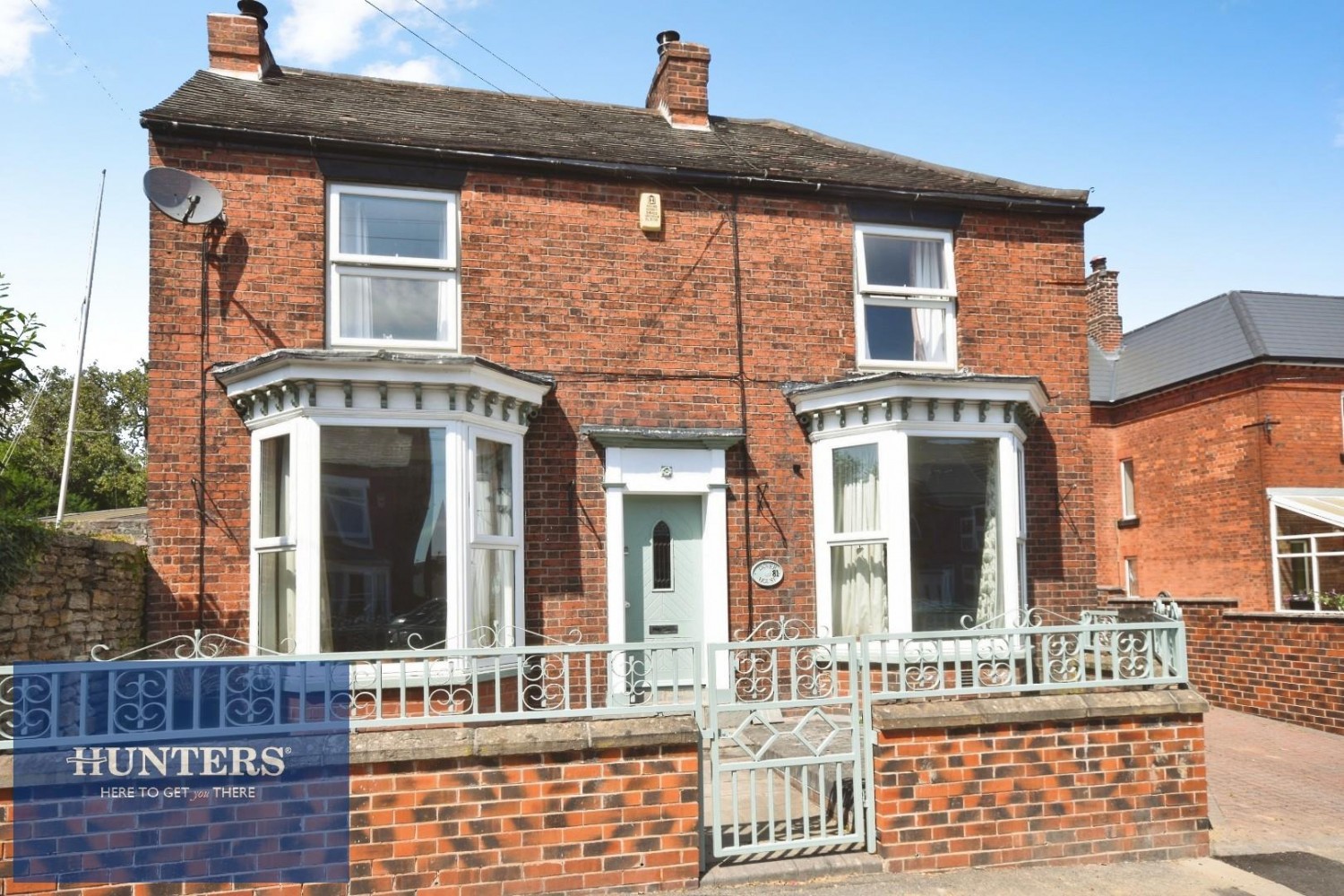 4 bedroom House for sale in DOVER HOUSE - Old Road, Brampton, Chesterfield, S40 2QU