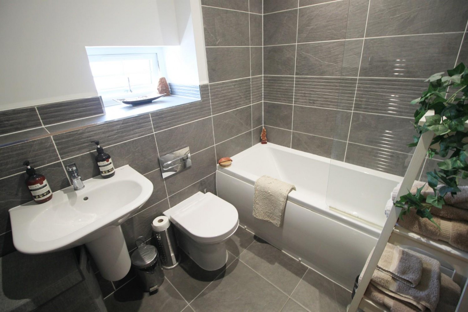 3 bedroom House for sale in The Framptons, Grange Road, Netley Abbey, SO31 5HZ