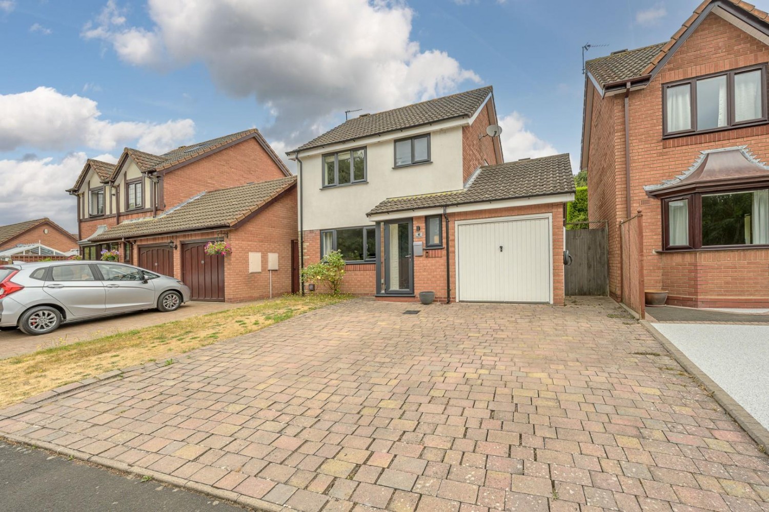3 bedroom House for sale in Dearne. Court, Woodsetton, Dudley