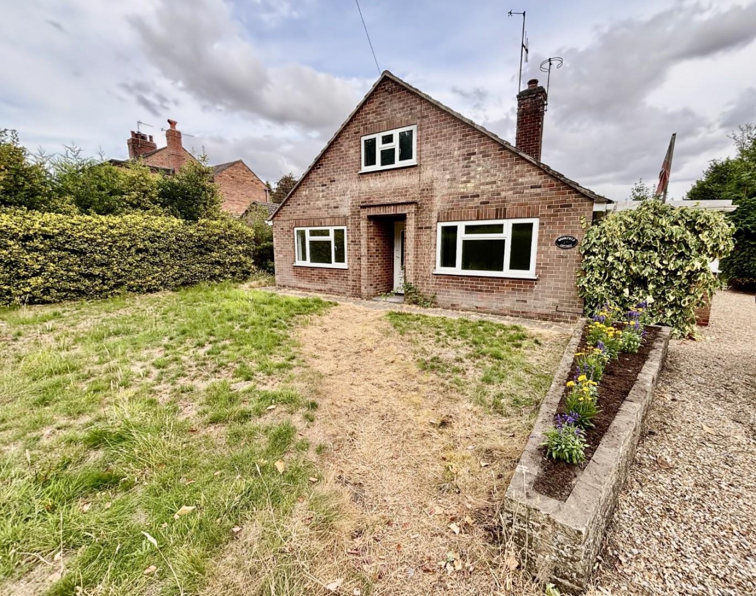 3 bedroom Bungalow for sale in Laughton Wood Corner, Laughton, Gainsborough, DN21 3PY