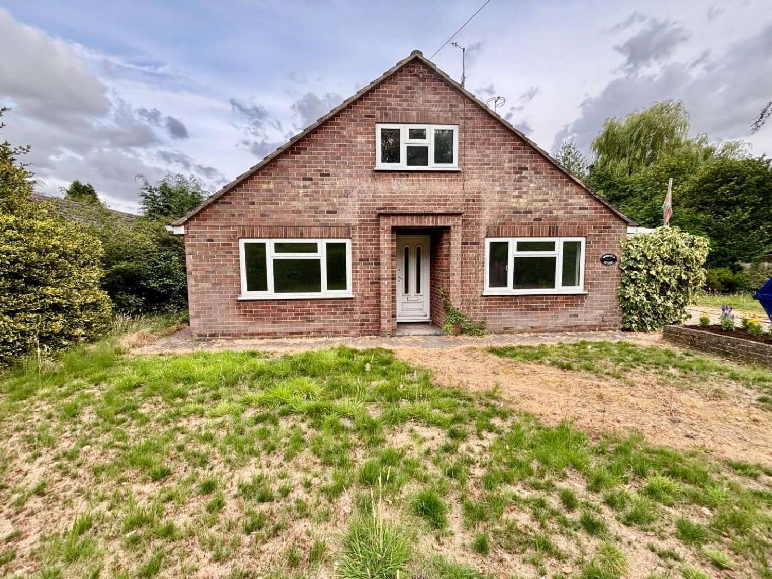 3 bedroom Bungalow for sale in Laughton Wood Corner, Laughton, Gainsborough, DN21 3PY