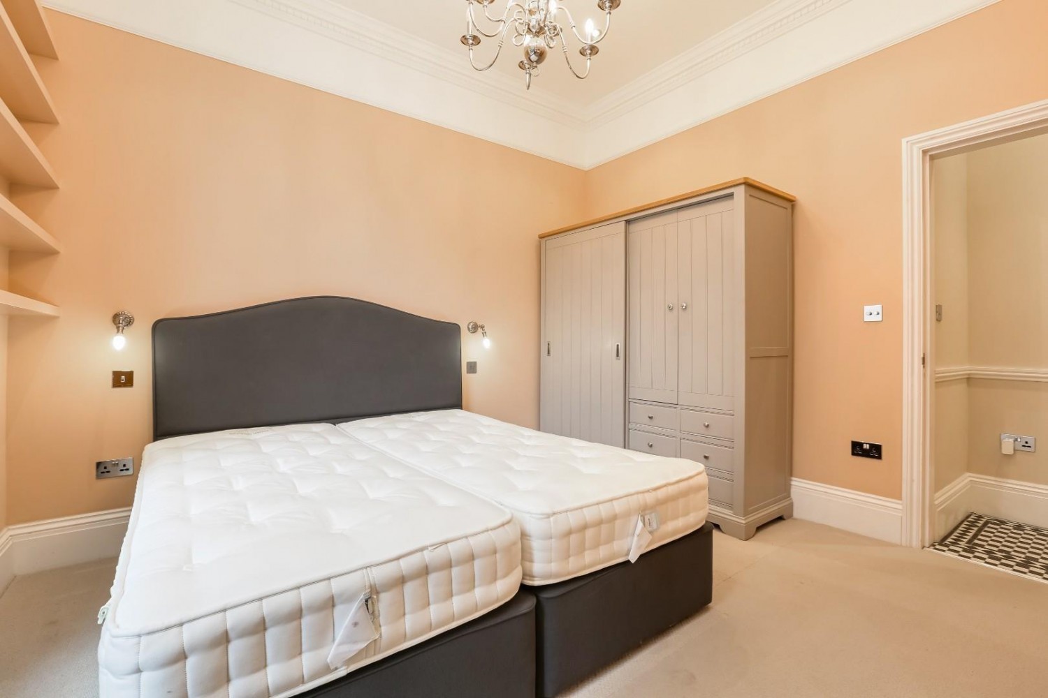 2 bedroom Flat for sale in Brunswick Park, London, SE5