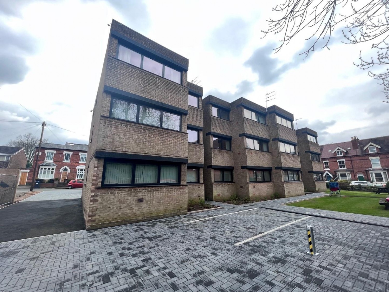2 bedroom Flat to let in Serpentine Road, Harborne, Birmingham, B17 9RF