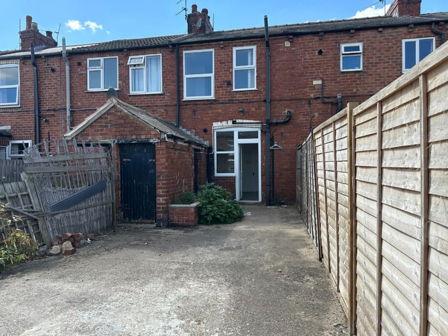 2 bedroom House to let in Westfields, Castleford