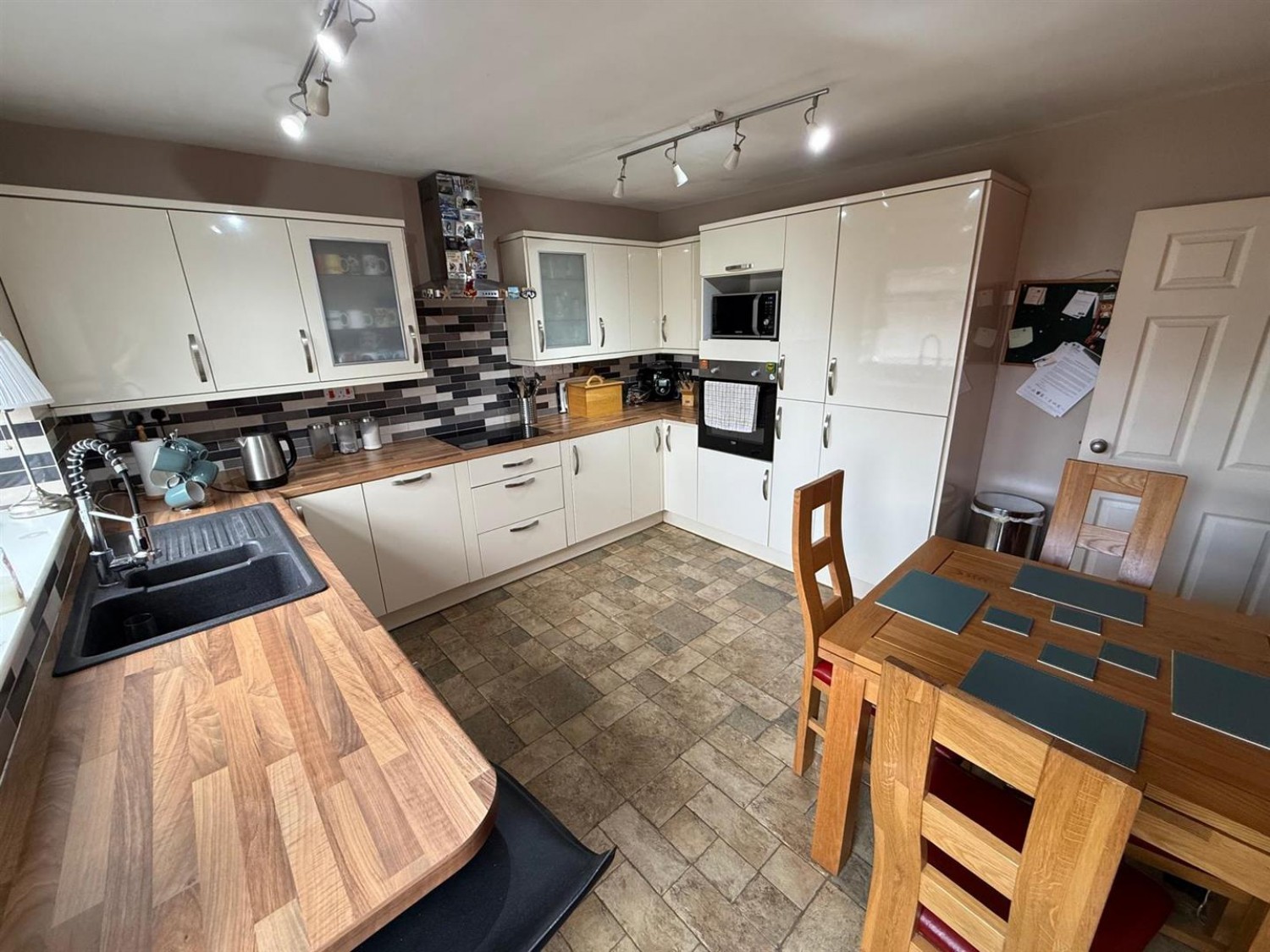 3 bedroom House for sale in Church Avenue, Stourbridge, DY8 4JZ
