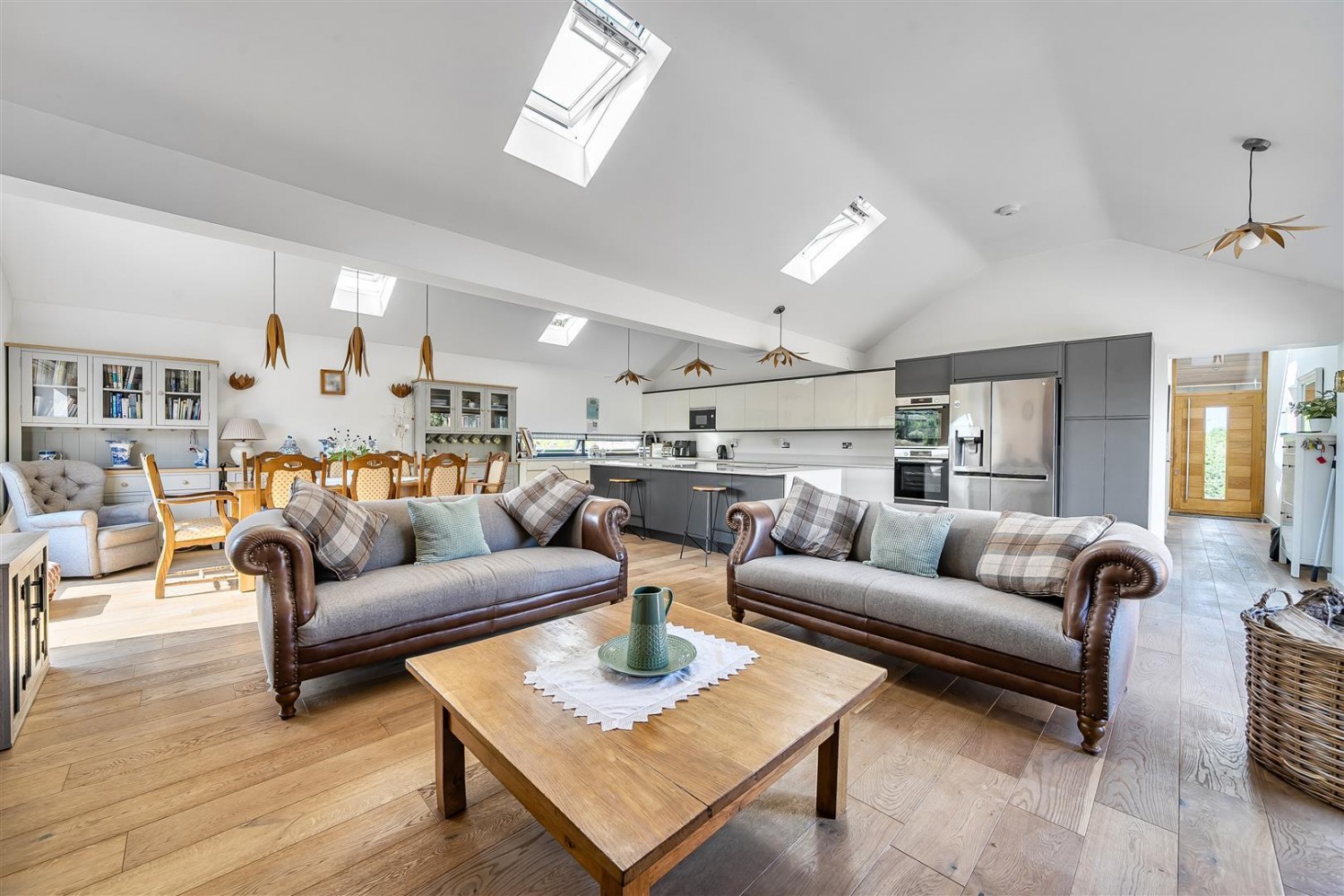4 bedroom Bungalow for sale in The Old Coal House, Sandy Lane, Kidderminster, DY11 5QZ