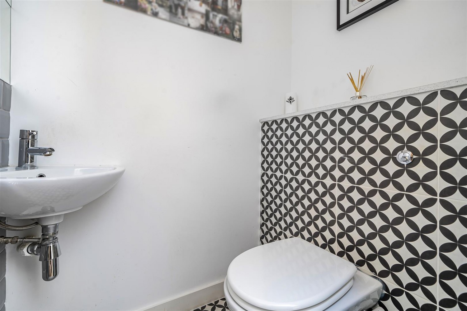 4 bedroom Bungalow for sale in The Old Coal House, Sandy Lane, Kidderminster, DY11 5QZ