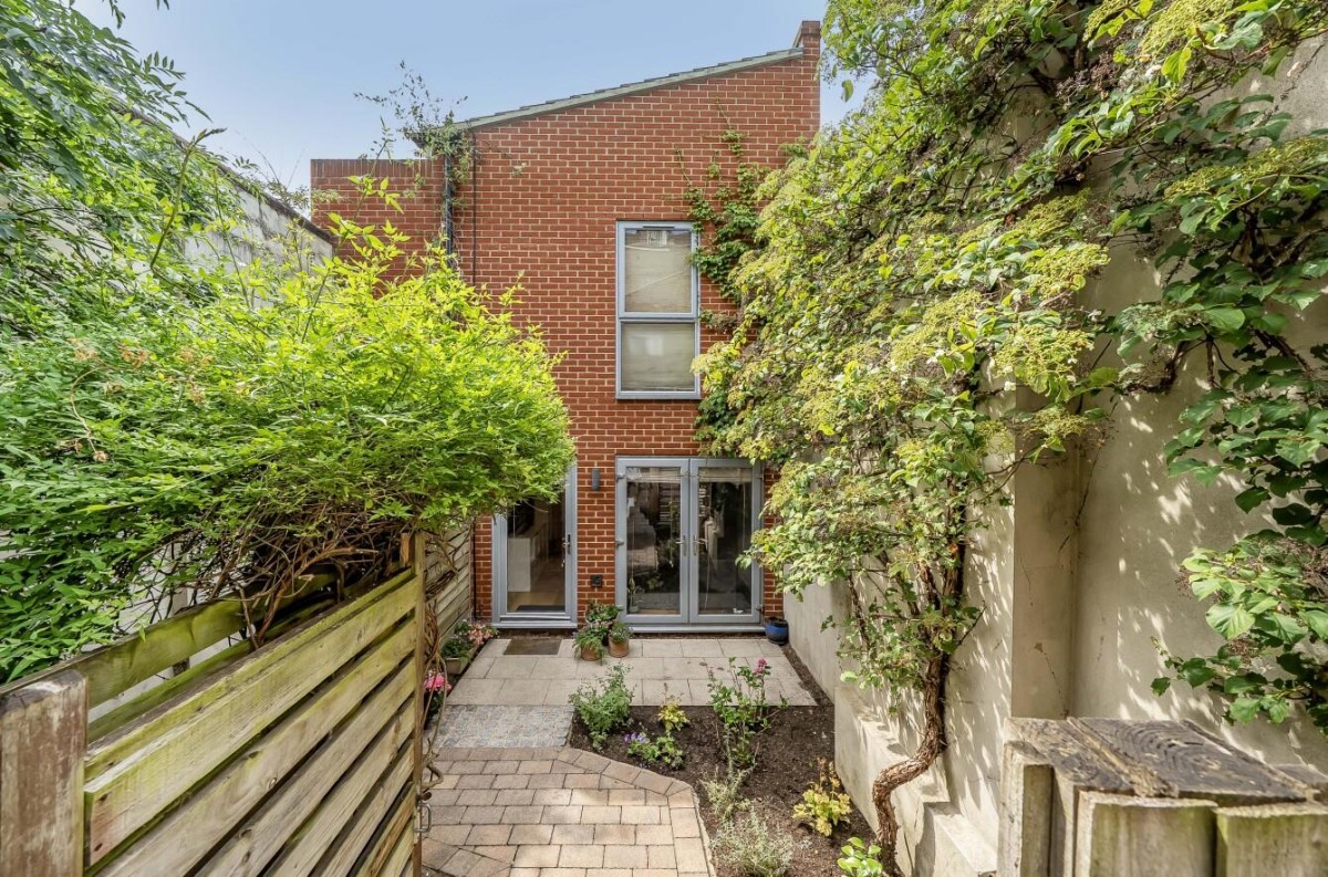 Brownhill Road, London, SE6 1AU