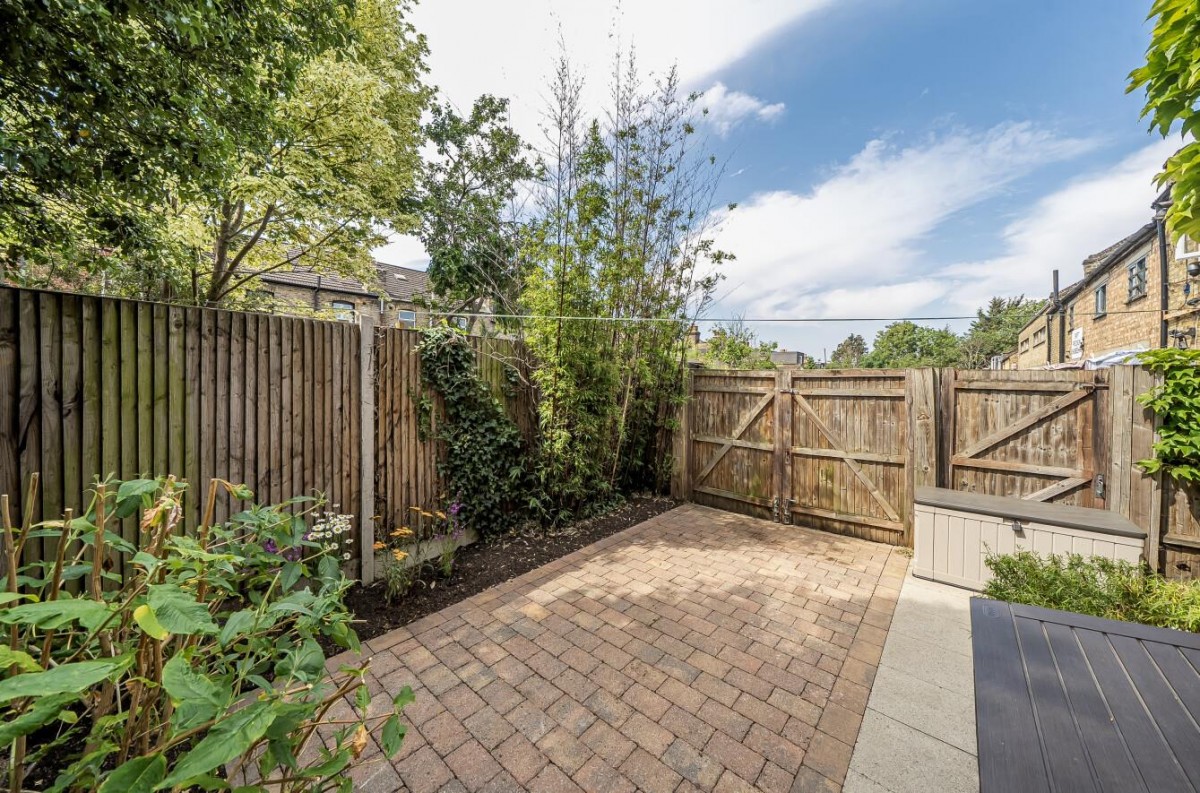 Brownhill Road, London, SE6 1AU