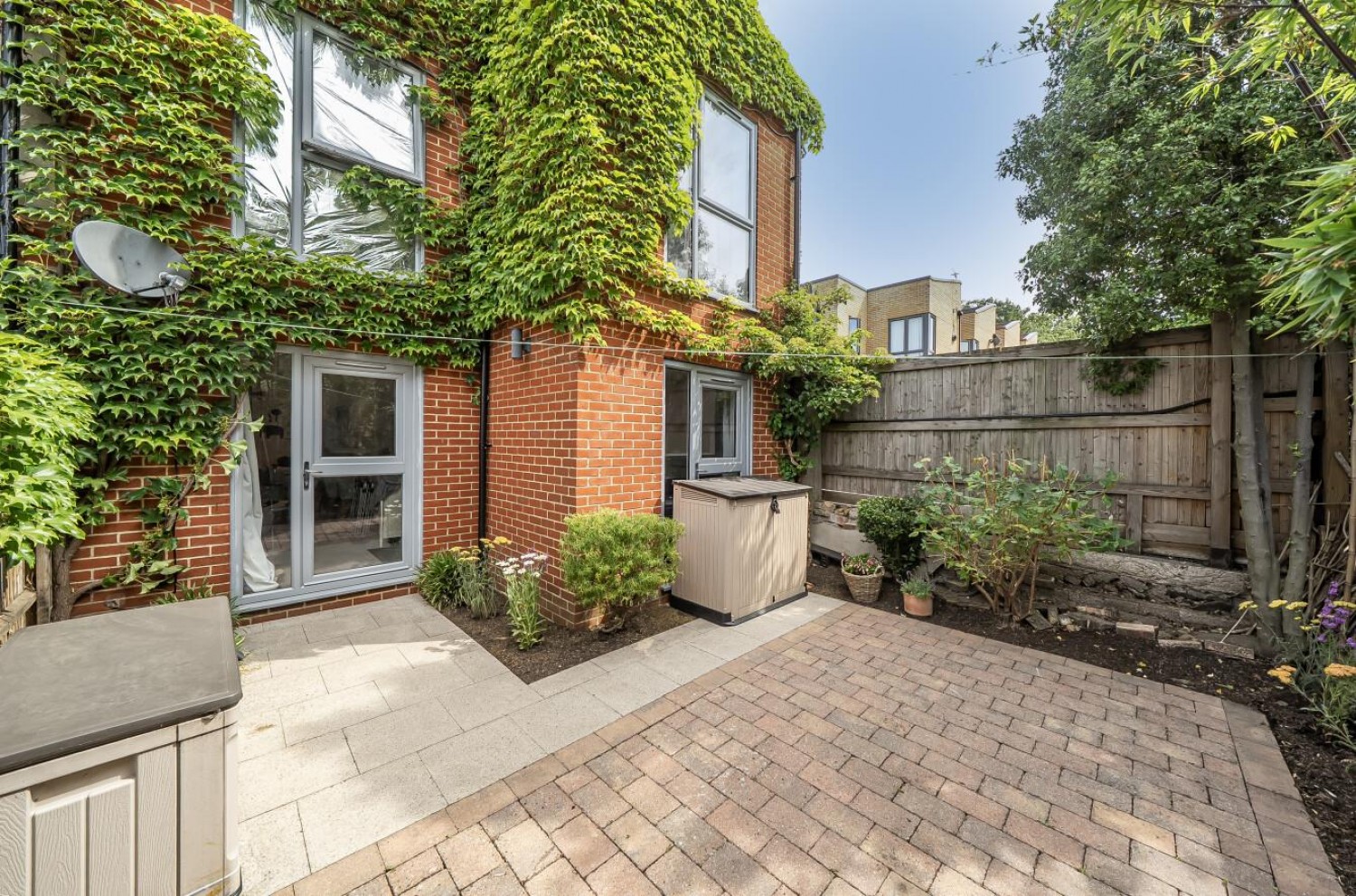 2 bedroom Flat for sale in Brownhill Road, London, SE6 1AU