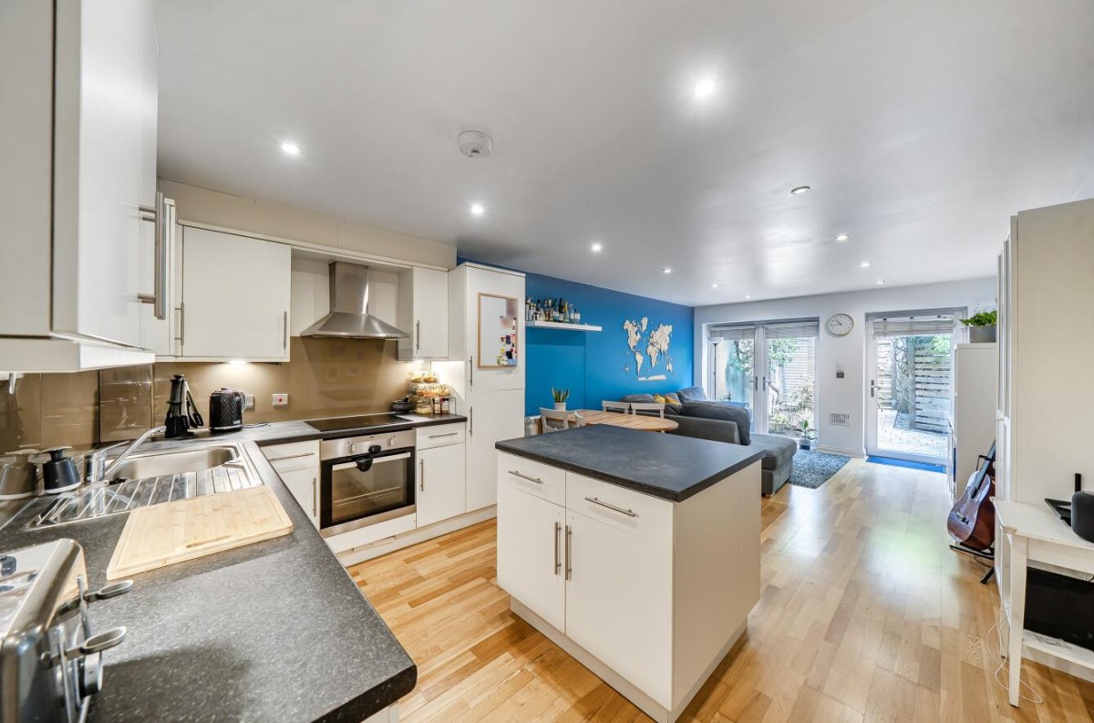 Brownhill Road, London, SE6 1AU
