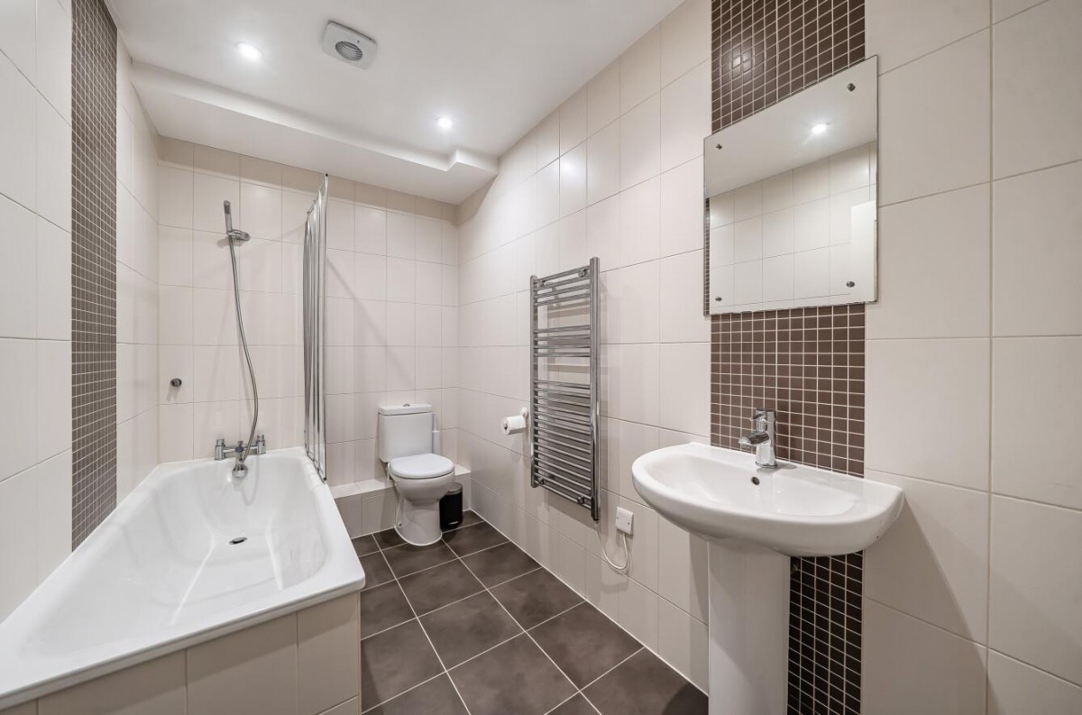Brownhill Road, London, SE6 1AU