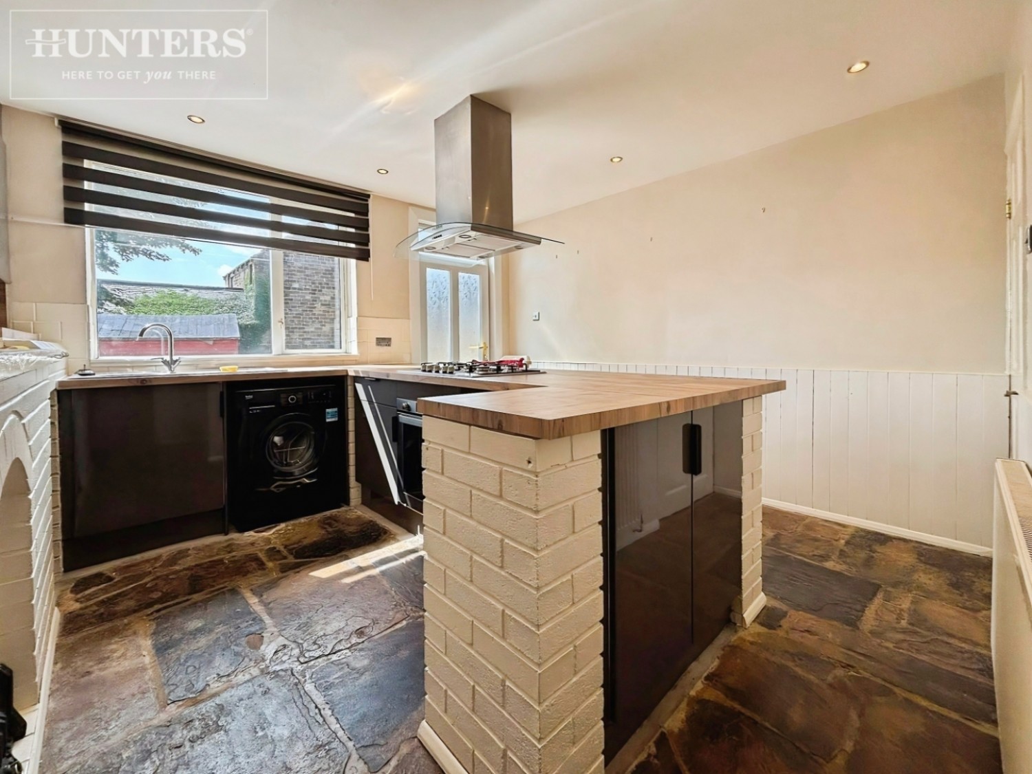 2 bedroom House for sale in New Street, South Hiendley, Barnsley, West Yorkshire