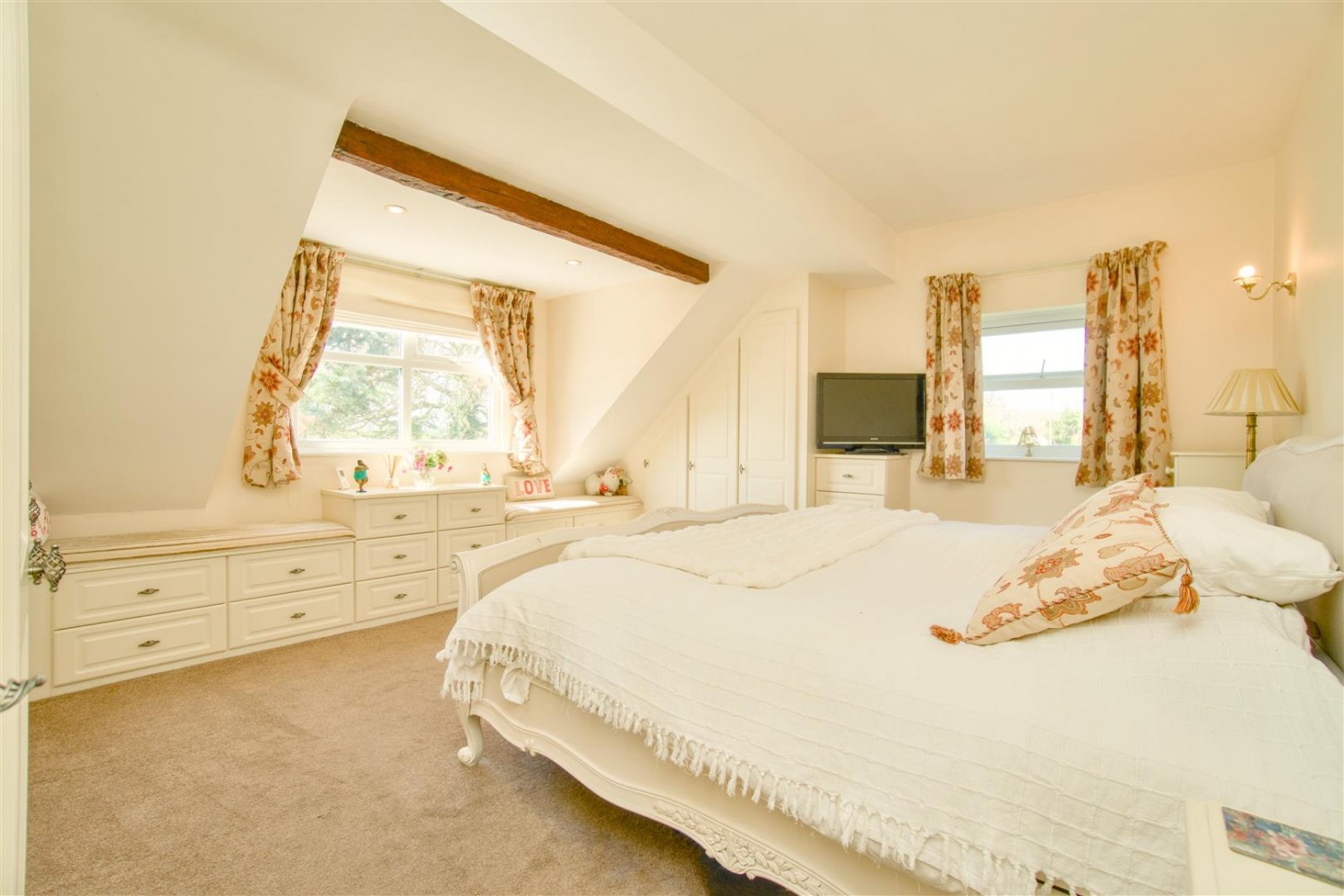 5 bedroom House for sale in York Road, Sheriff Hutton, YO60 6RQ