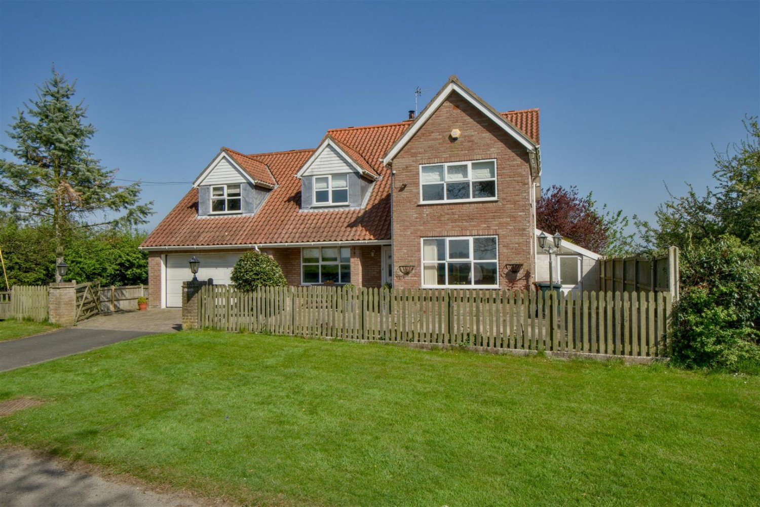 5 bedroom House for sale in York Road, Sheriff Hutton, YO60 6RQ