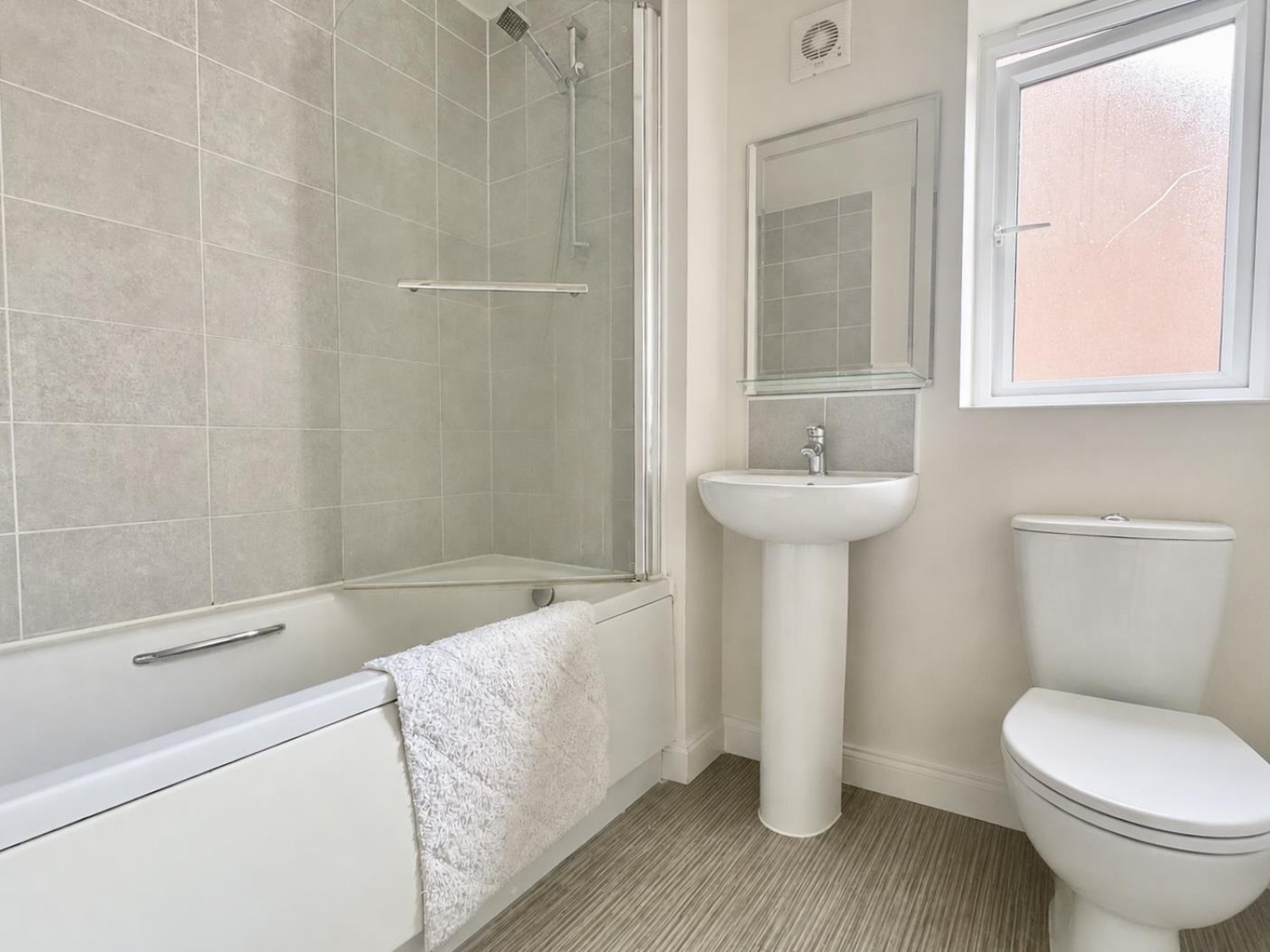 2 bedroom House to let in Emerald Green Grove, Thurnscoe, Rotherham