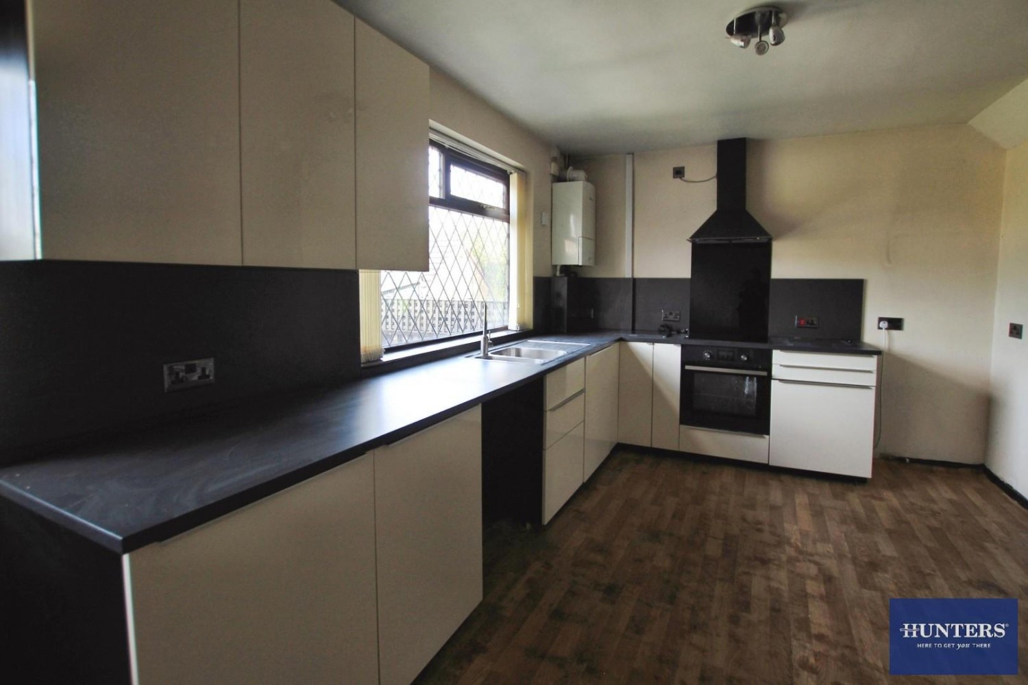 3 bedroom House to let in Holme Lane, Bradford, BD4 0PU
