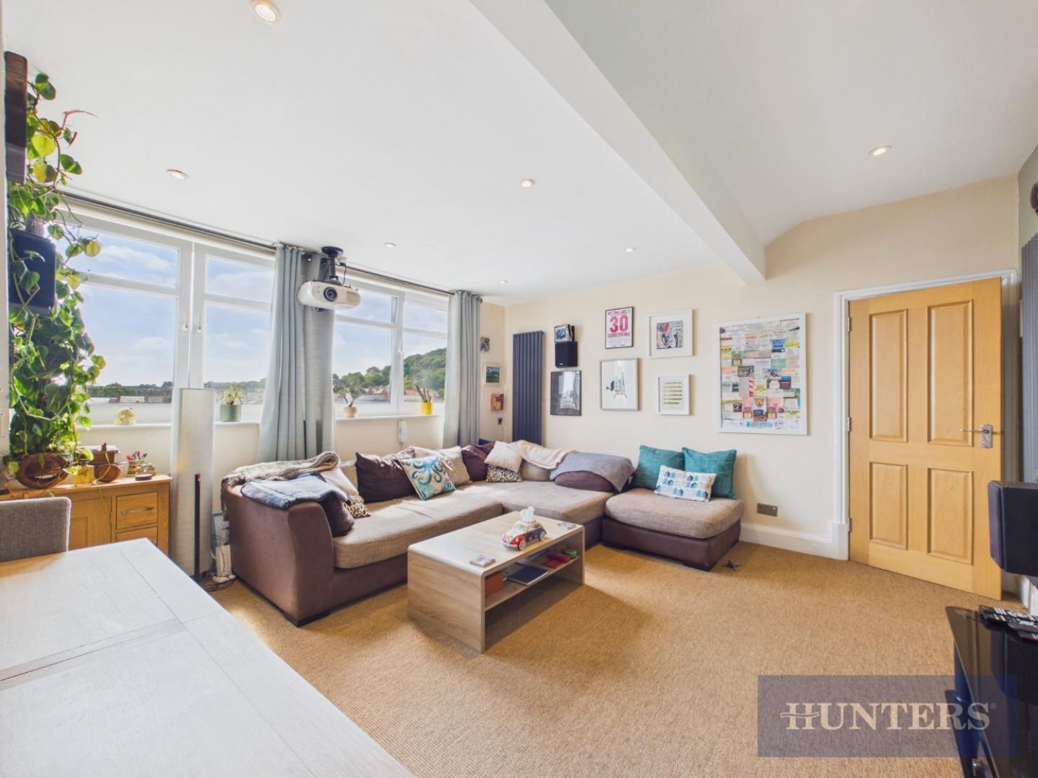 2 bedroom Flat for sale in Prince Of Wales Terrace, Scarborough