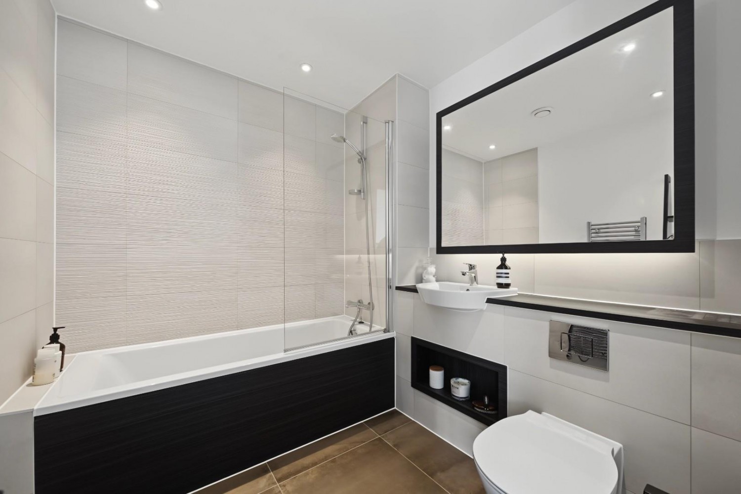 1 bedroom Flat for sale in Matthias Road, London, N16