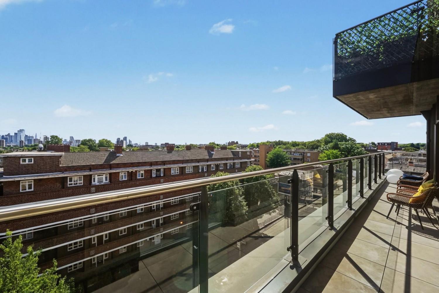 1 bedroom Flat for sale in Matthias Road, London, N16
