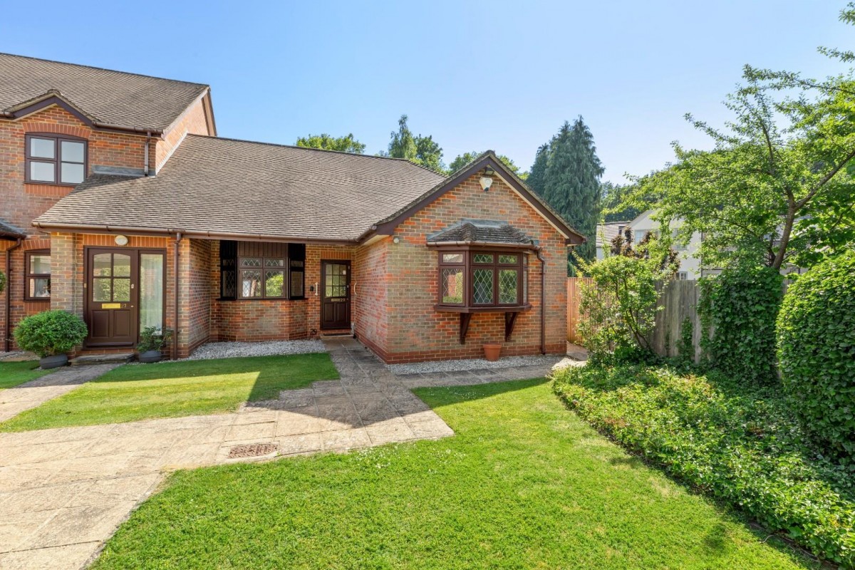 Laurel Court, Long Park, Chesham Bois, Amersham, Buckinghamshire, HP6 5LP