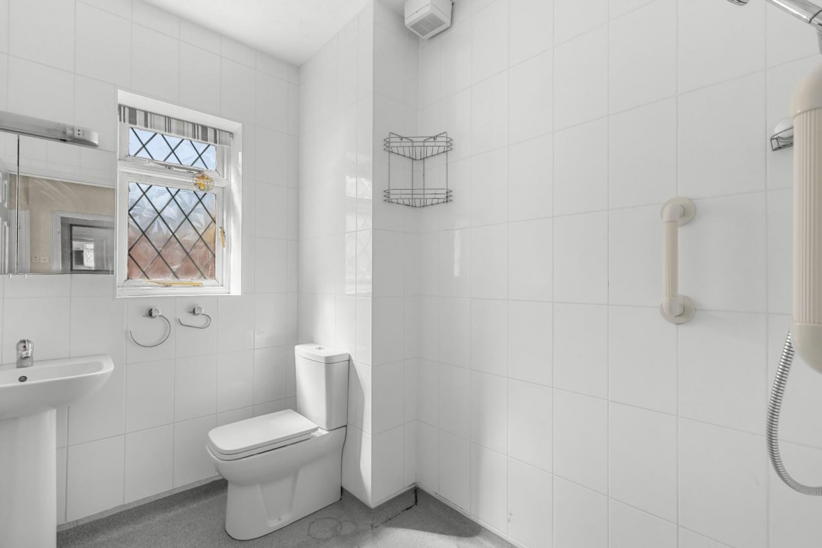 Laurel Court, Long Park, Chesham Bois, Amersham, Buckinghamshire, HP6 5LP