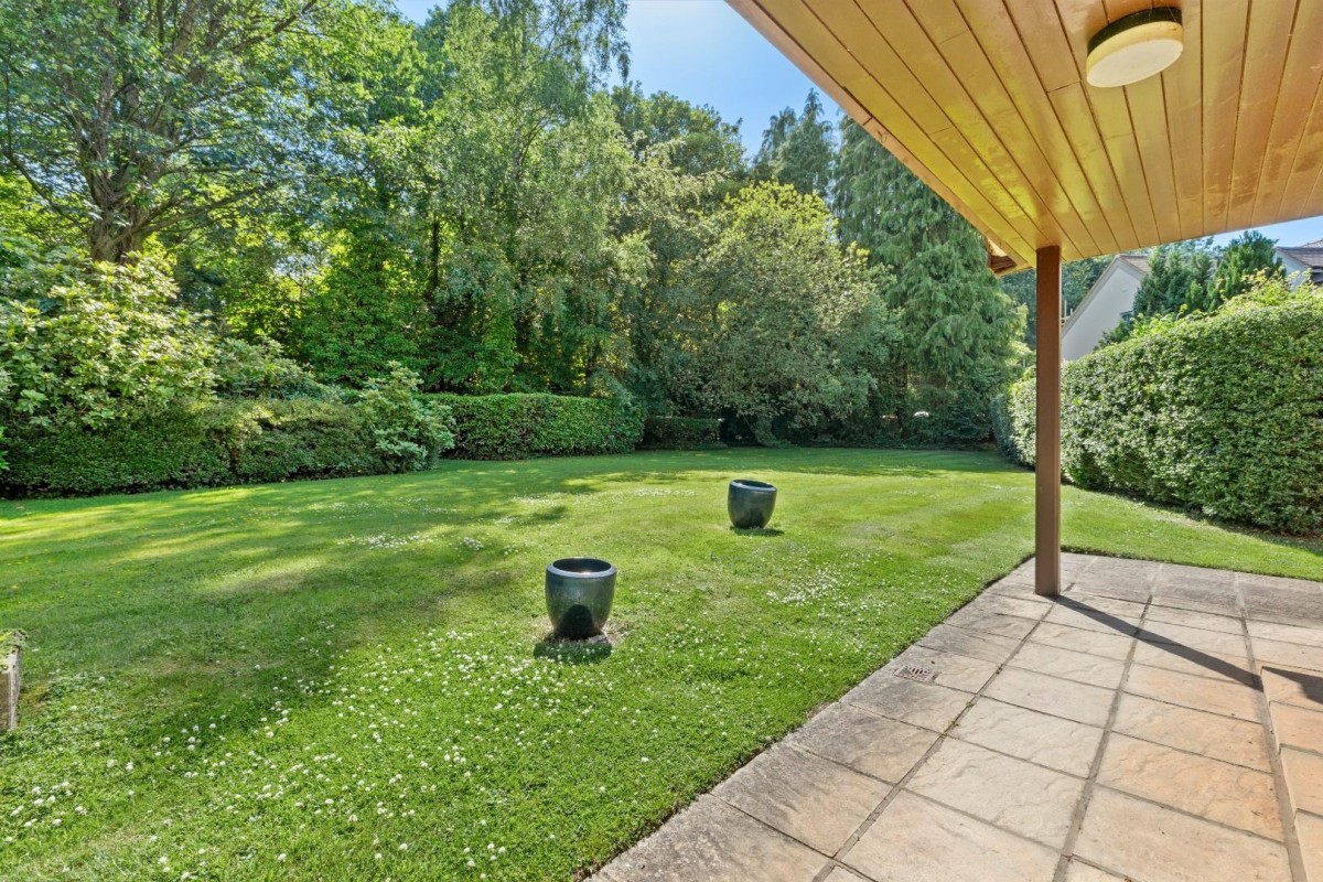 Laurel Court, Long Park, Chesham Bois, Amersham, Buckinghamshire, HP6 5LP