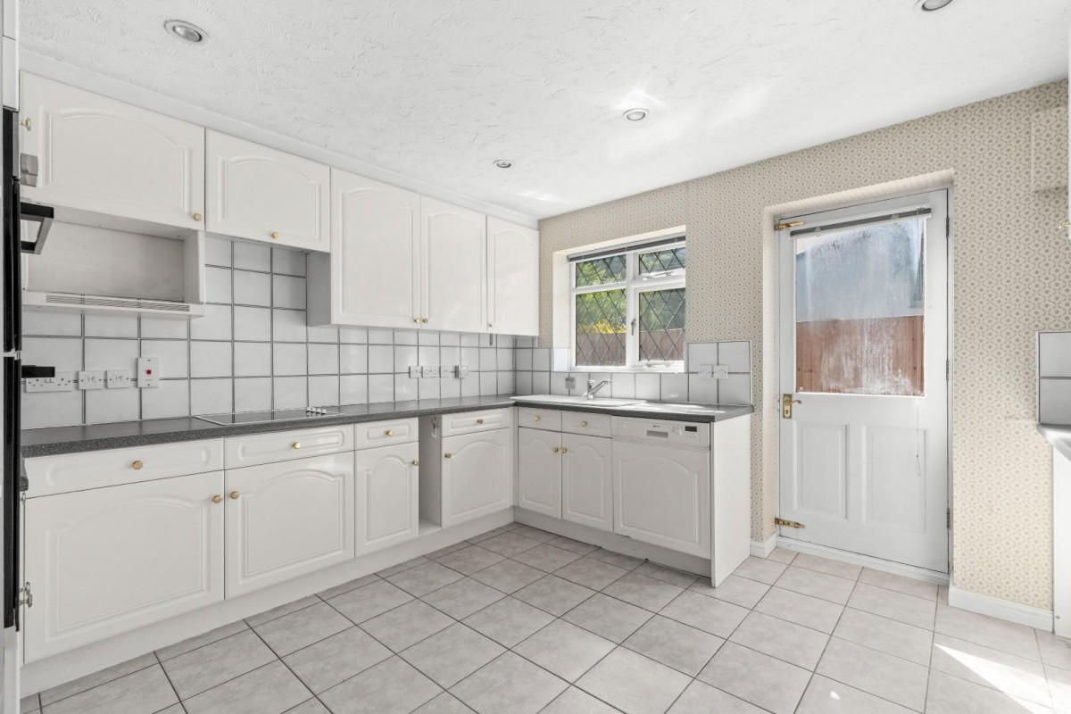 Laurel Court, Long Park, Chesham Bois, Amersham, Buckinghamshire, HP6 5LP