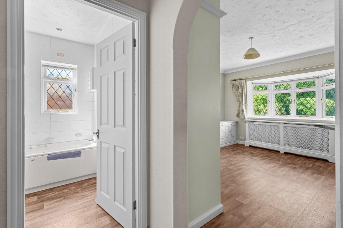 Laurel Court, Long Park, Chesham Bois, Amersham, Buckinghamshire, HP6 5LP
