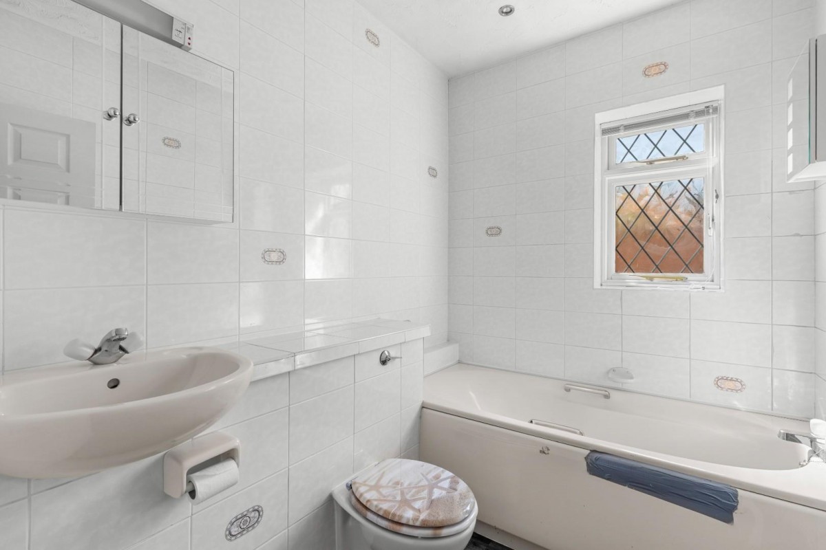Laurel Court, Long Park, Chesham Bois, Amersham, Buckinghamshire, HP6 5LP