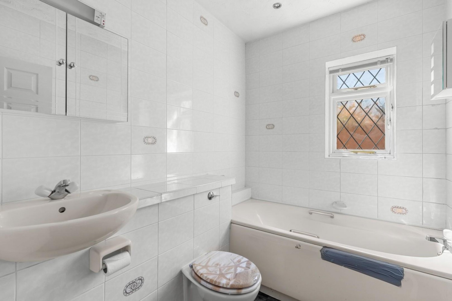 2 bedroom Bungalow for sale in Laurel Court, Long Park, Chesham Bois, Amersham, Buckinghamshire, HP6 5LP