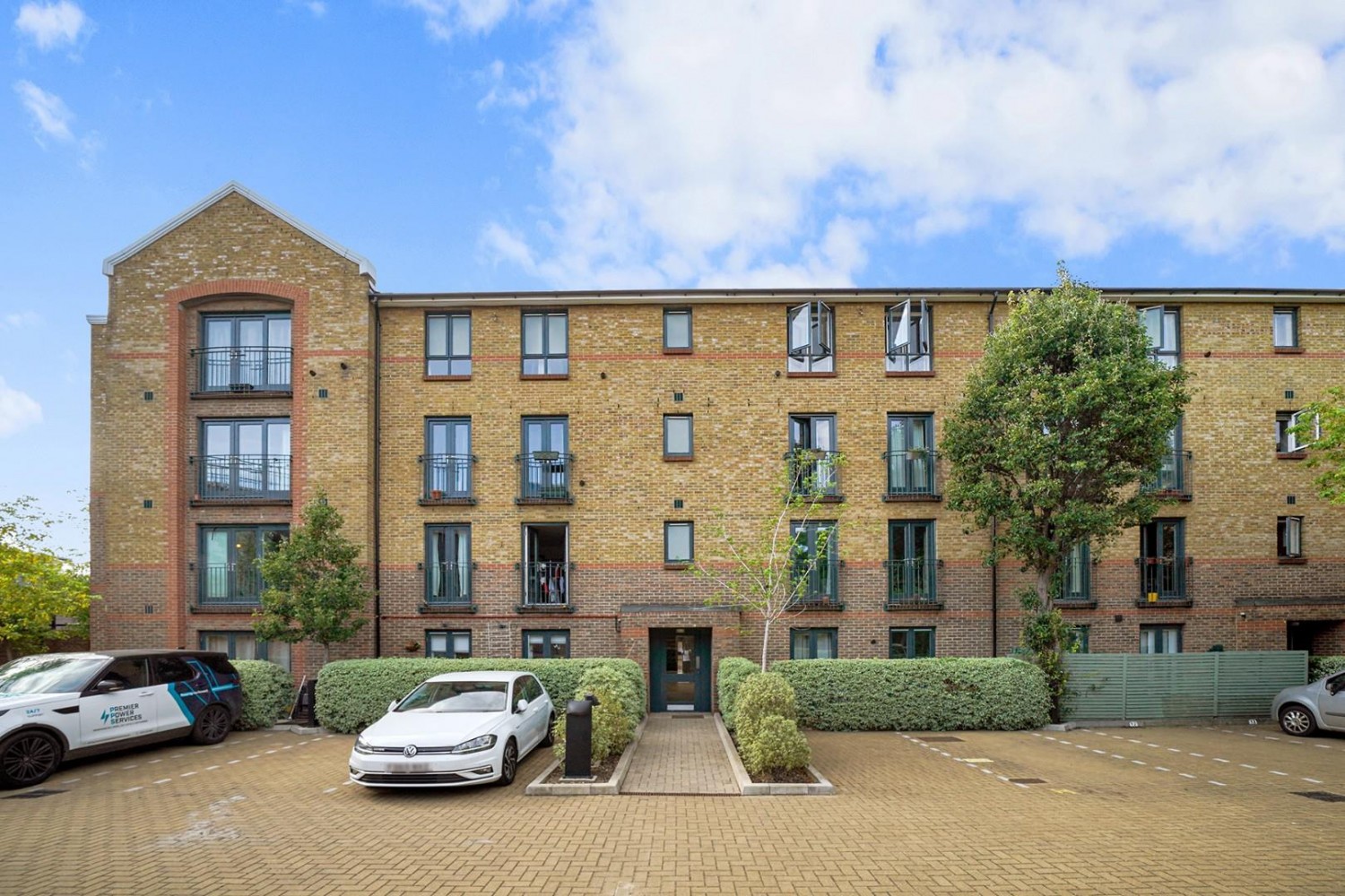 3 bedroom Flat to let in Durward Street, London E1