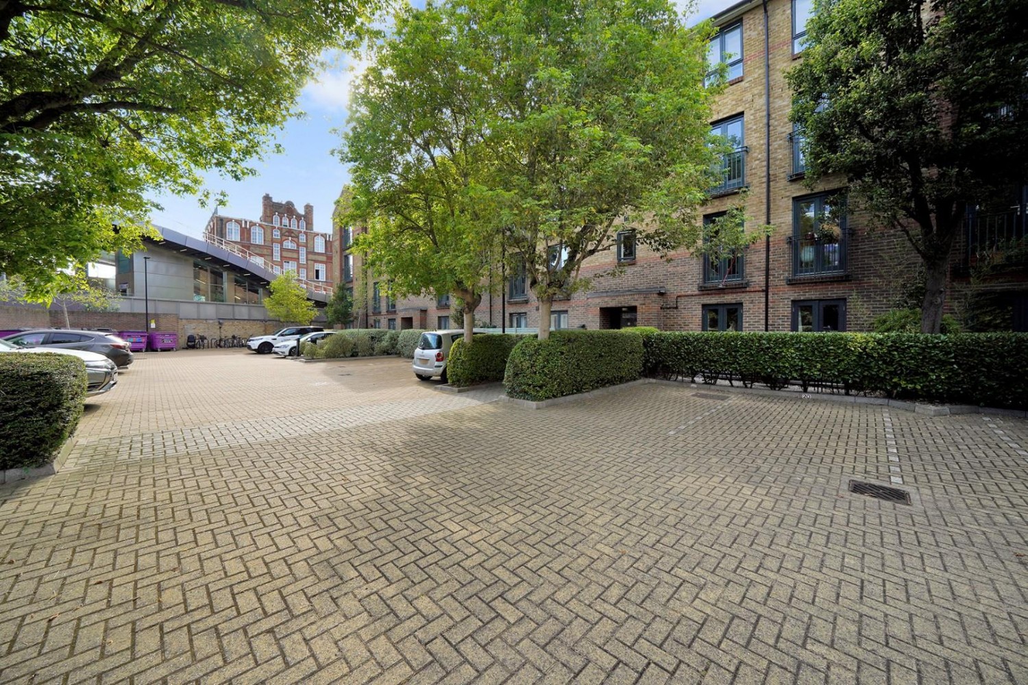 3 bedroom Flat to let in Durward Street, London E1