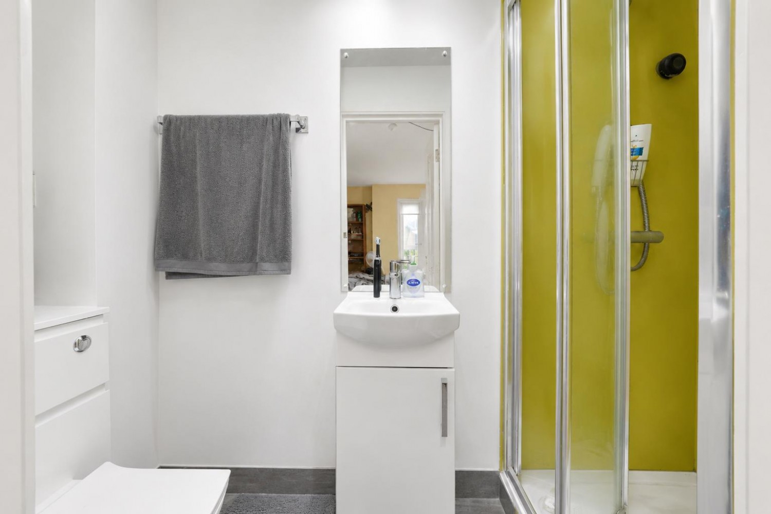 3 bedroom Flat to let in Durward Street, London E1
